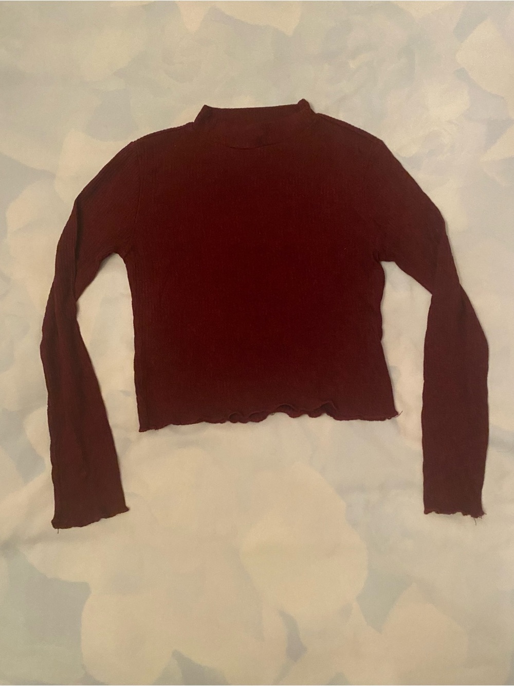 ✨Bundle : buy 6 for $80

🐙Ribbed Burgundy Mock Neck Long-Sleeve Crop Top!